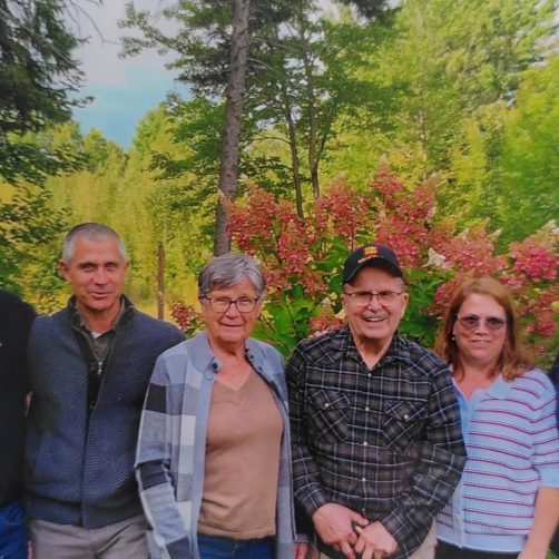 Tereze et Ewen Konan, deuxième génération de Bretons installés au Québec en compagnie de leurs enfants.