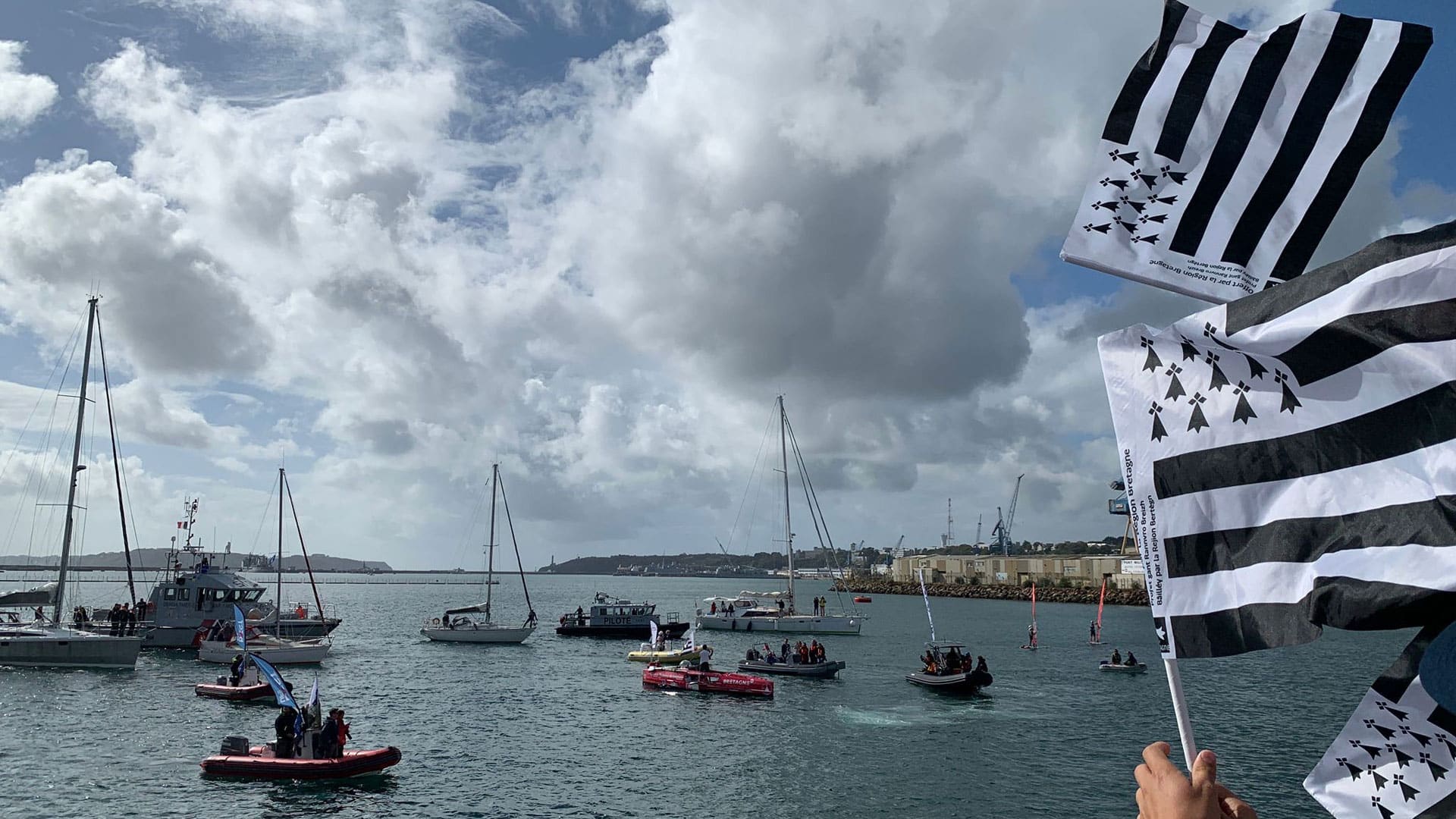 Arrivée de Guirec dans la rade de Brest après sa traversée retour par l'Atlantique Nord