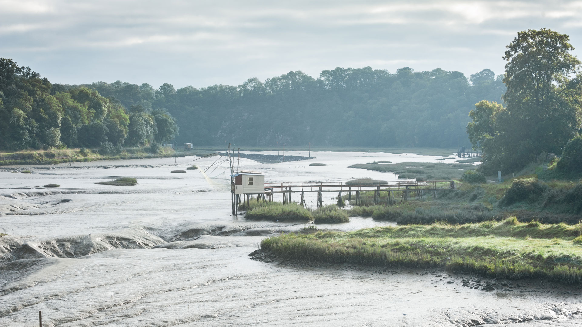 Cabanes de pêche au carrelet, installées sur les berges de la Rance, à Saint-Samson-sur-Rance (35)