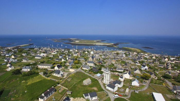 Vue aerienne de Molène, une des îles du Ponant