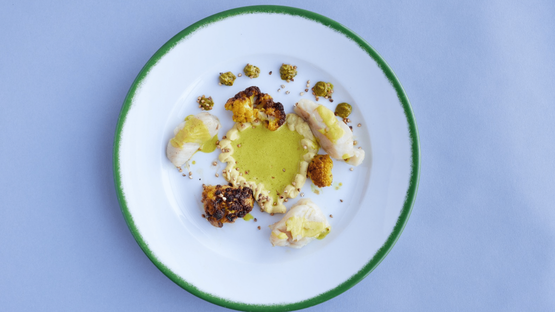 Filet de lieu jaune, trilogie de choux-fleurs et son émulsion