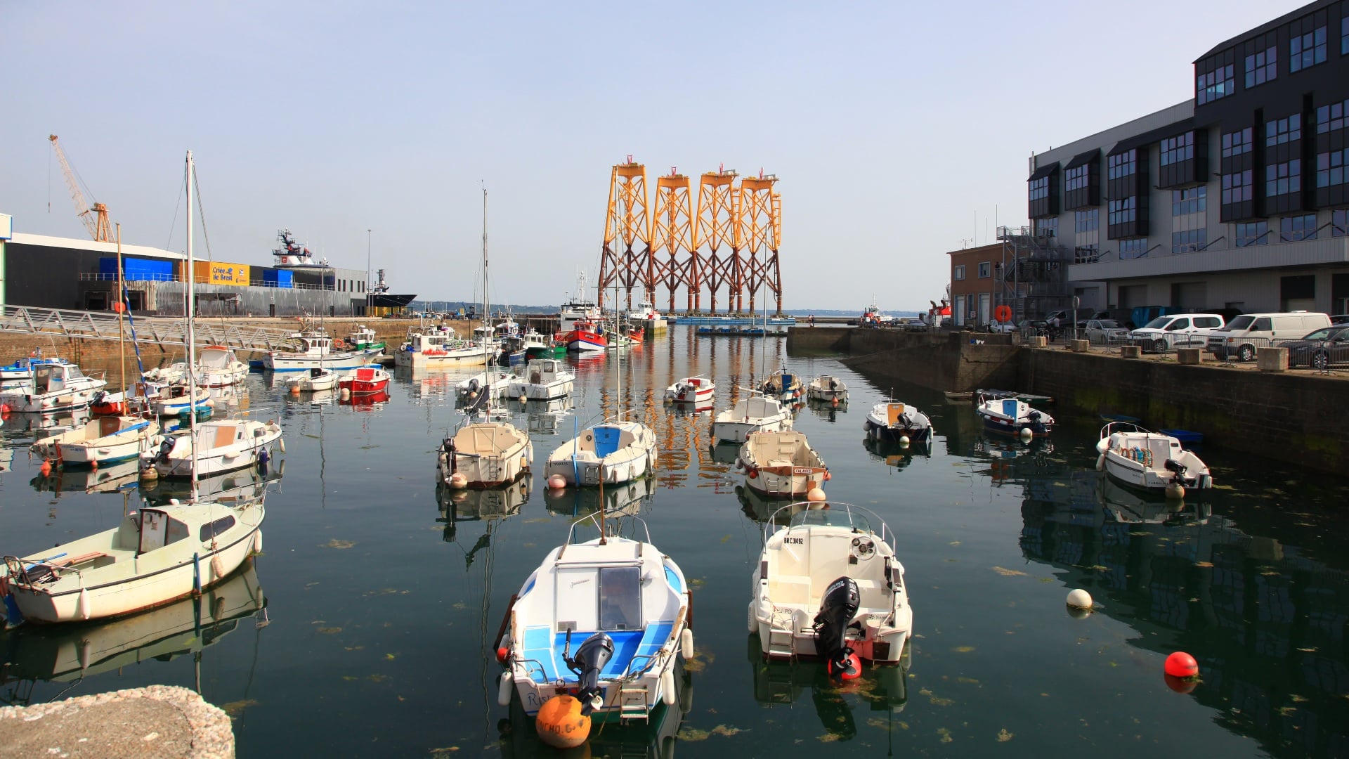 Fondations du parc éolien en merde Saint Brieuc, arrivant à Brest