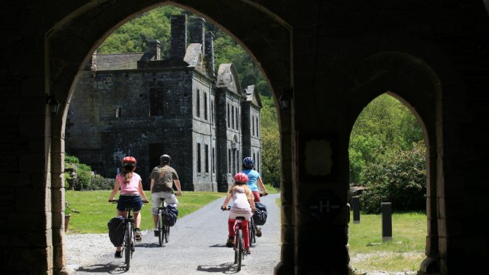 Cyclistes à Mûr-de-Bretagne