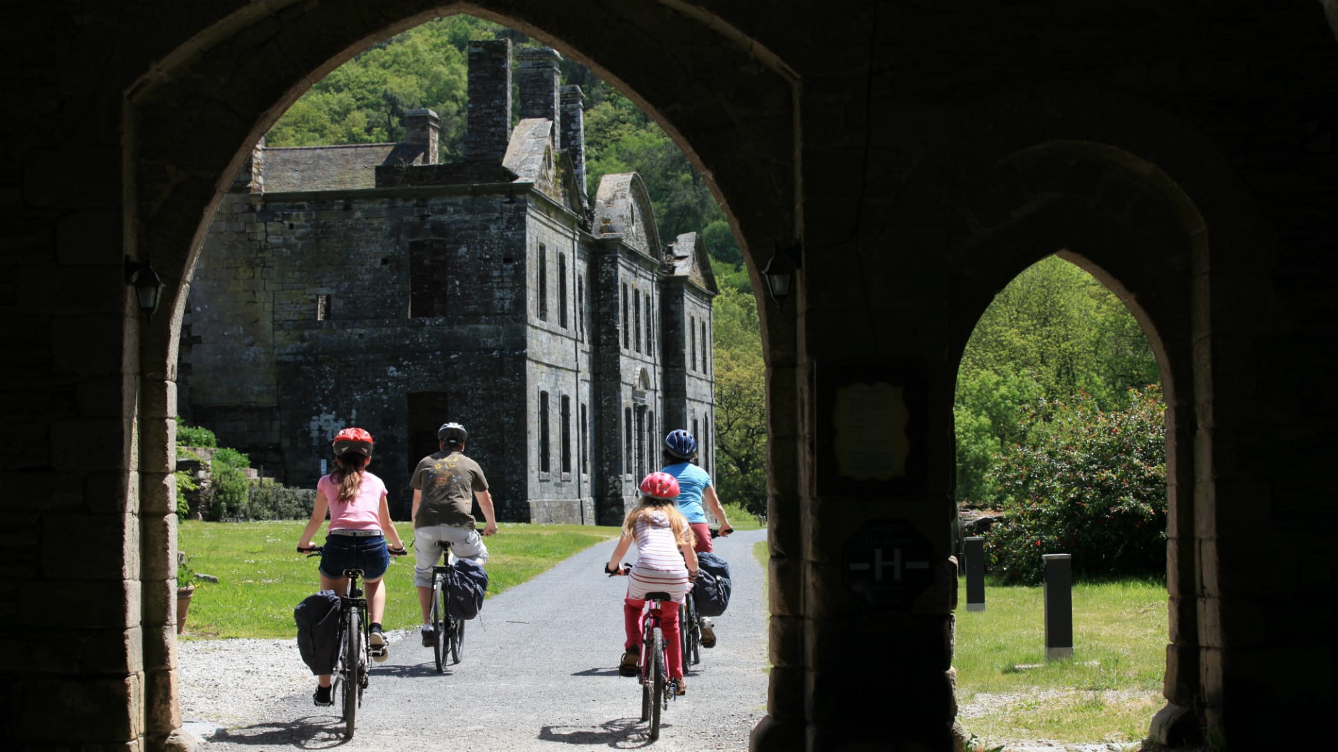 Cyclistes à Mûr-de-Bretagne