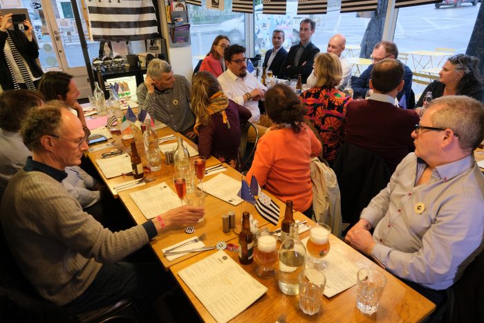 Dîner de la délégation bretonne avec les membres de Breizheire à Dublin.