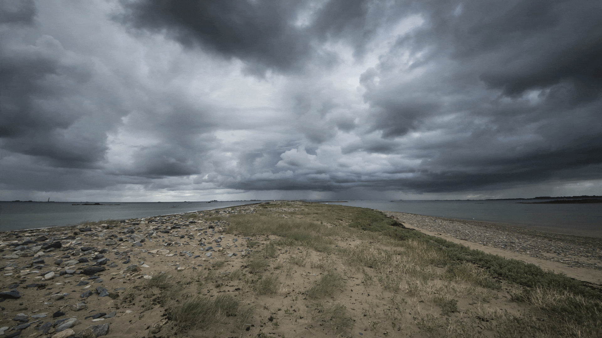 Ciel d'orage sur le Sillon de Talbert