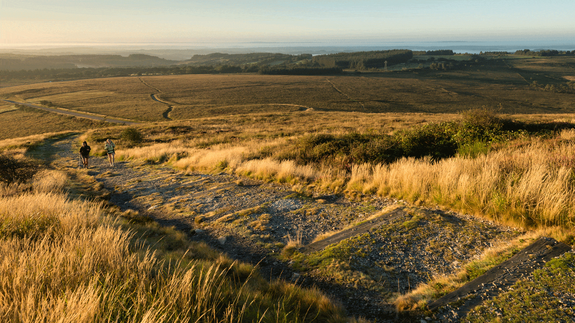 Randonnée sur le mont Saint-Michel de Brasparts et vue sur les Monts d’Arrée