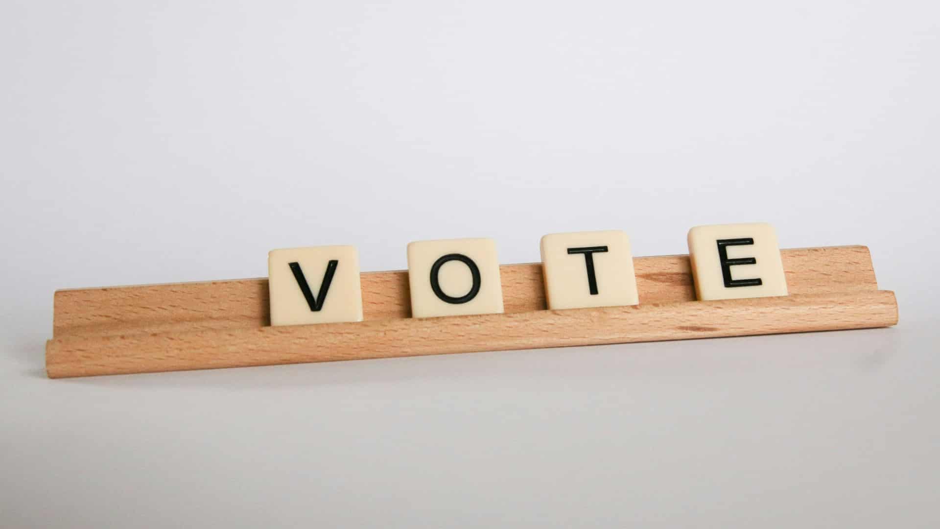 Lettres de scrabble : VOTE