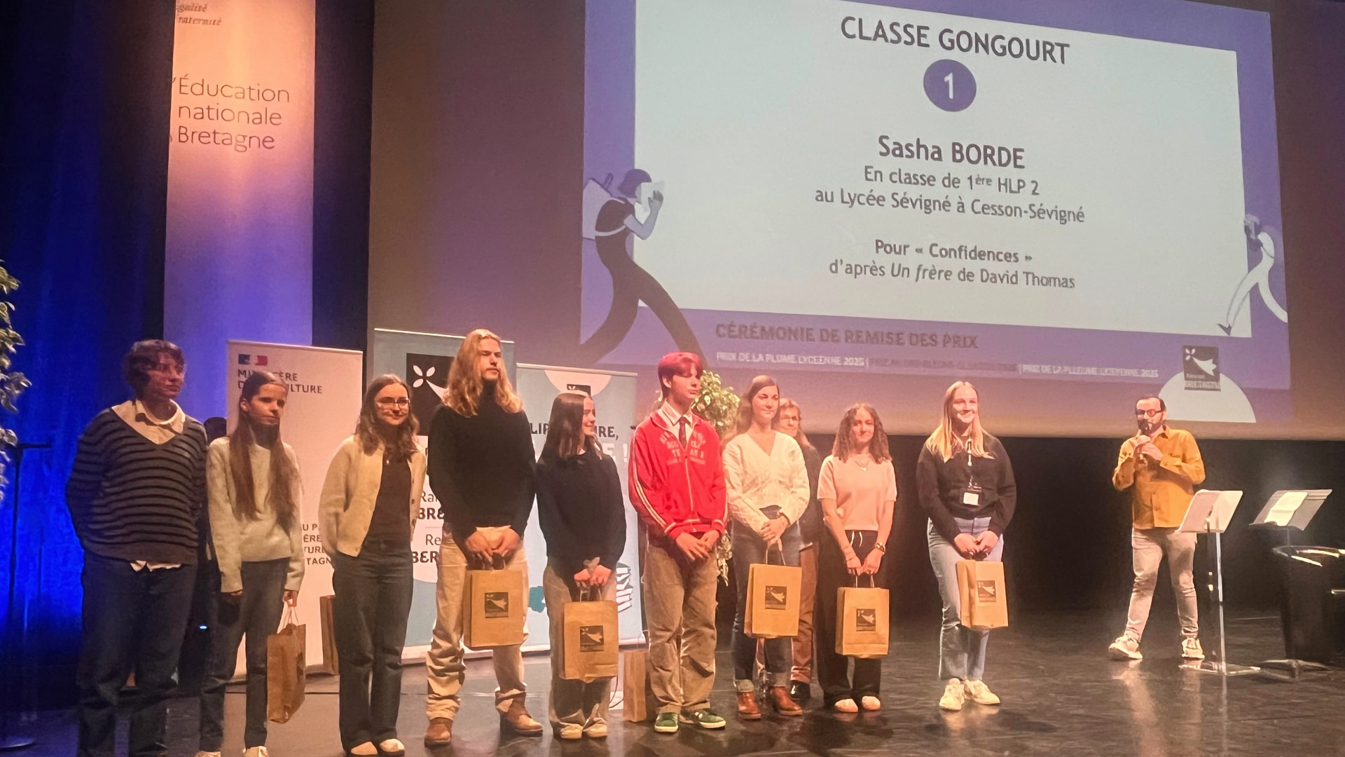 Lycéens lors de la remise des prix Goncourt des lycéens 2025