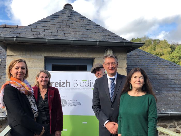 De gauche à droite, Sylvie Sardin, Maire du Minihic-s/Rance, Carole Le Béchec, Présidente commission environnement Région Bretagne, Jean-Christophe Merkel, Délégué régional de La Poste, Dominique Pirio, Présidente de Clim’actions.