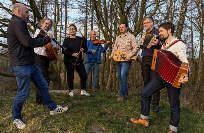 Le groupe Sonioù an norzh, fondé à Hambourg par des Bretons et Allemands passionnés par la musique et la danse bretonne.