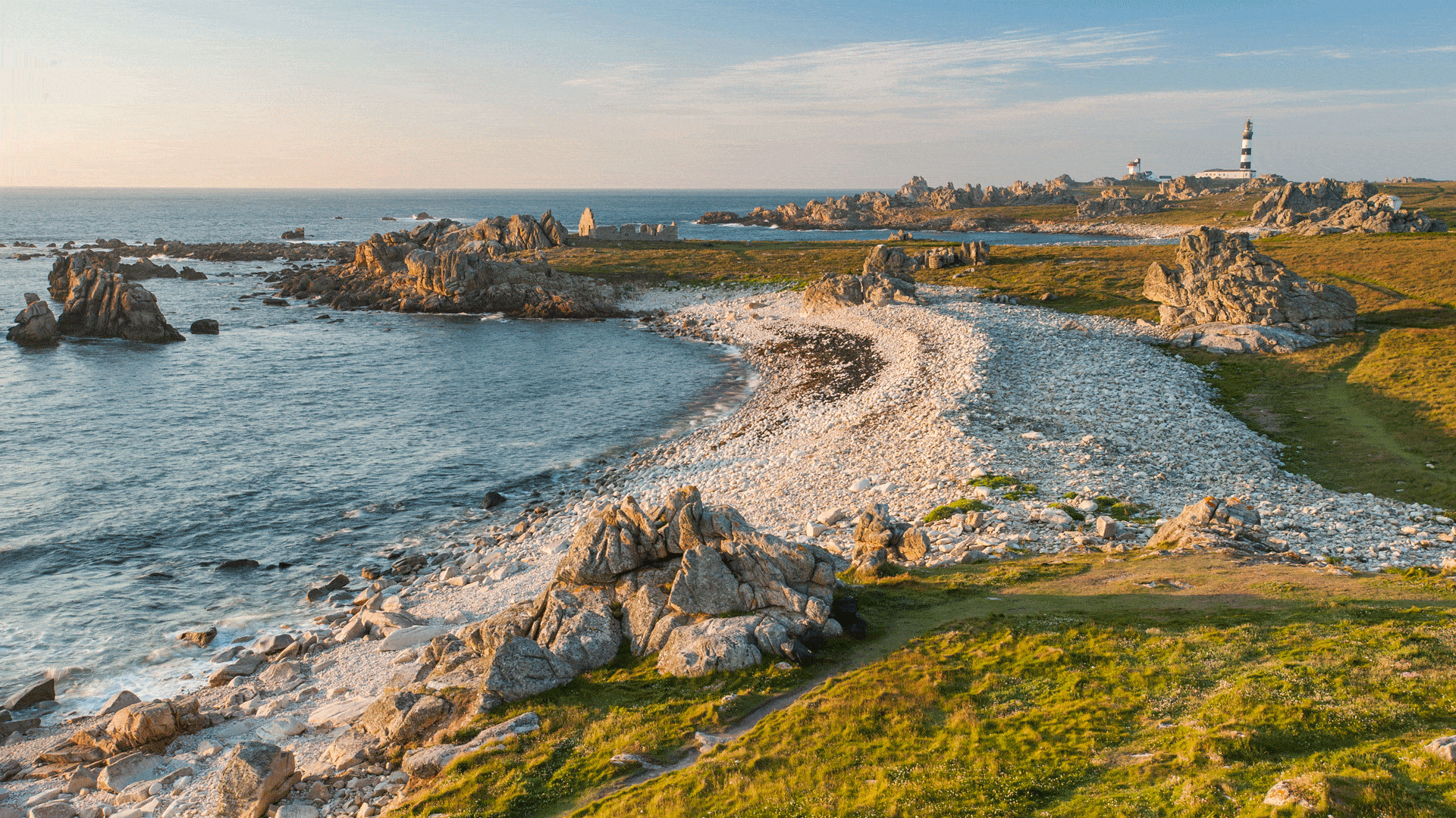 Île d’Ouessant, phare du Creac’h et pointe de Pern