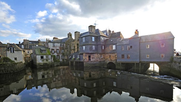 Maison à façade d'ardoises sur le pont de Rohan à Landerneau