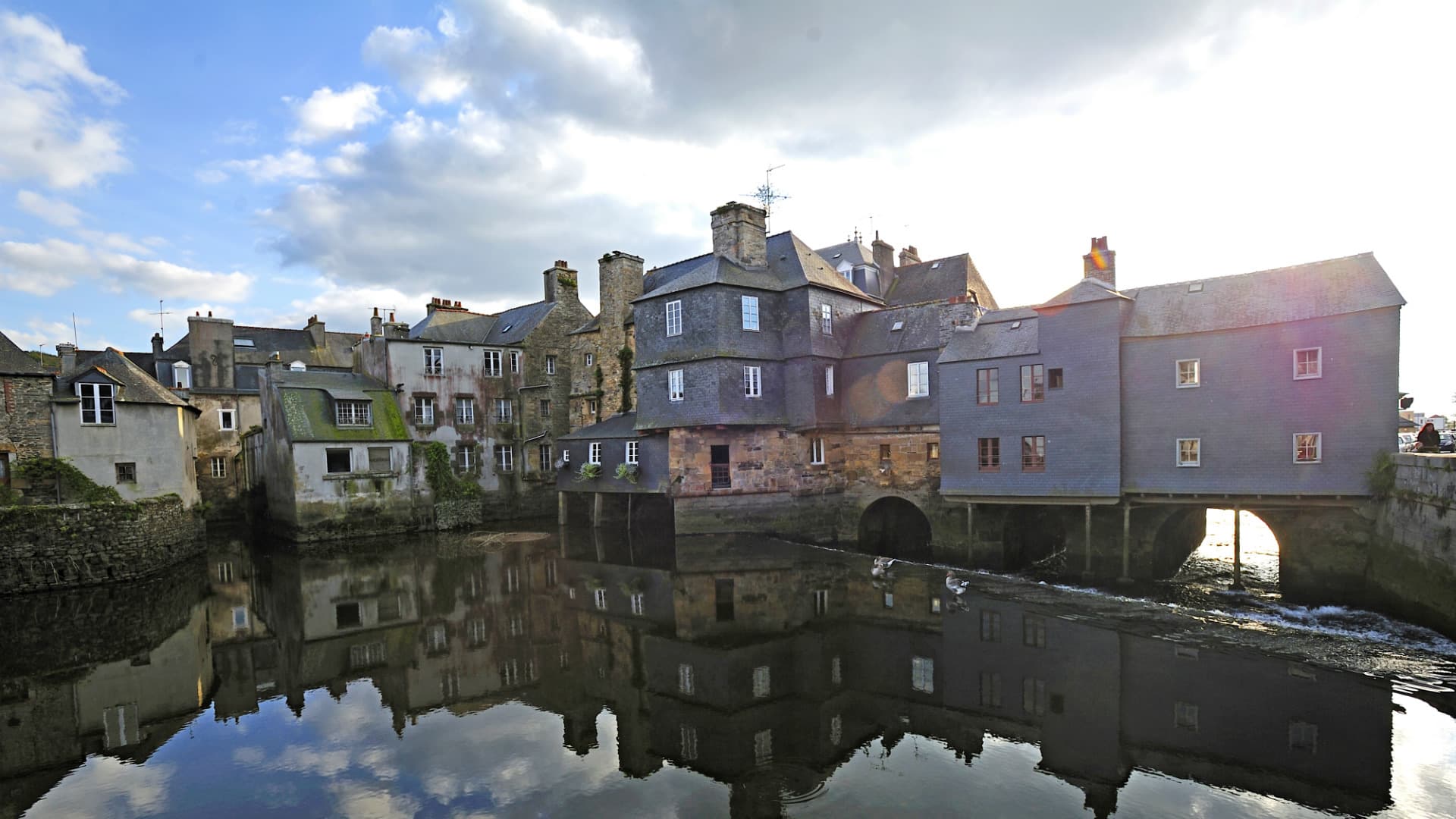 Maison à façade d'ardoises sur le pont de Rohan à Landerneau
