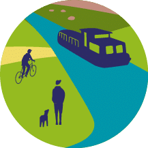 visuel péniche sur l'eau et promeneurs