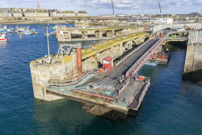 la passerelle roulière du poste 1