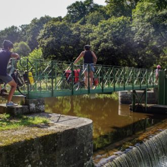 À l'écluse de Coat-Natous (22), sur la Vélodyssée sur le canal de Nantes à Brest (voir l'image en plus grand)