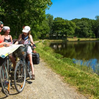 Cyclistes suivant la Vélodyssée (voir l'image en plus grand)