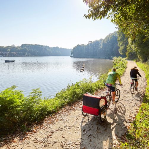 Balade à vélo le long canal d'Ille-et-Rance, à Dinan (22) (voir l'image en plus grand)