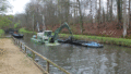 Extraction de vase dans le canal et transport par barge