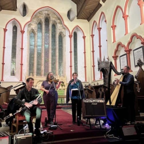 Les Irlandais de Bretagne en concert dans la cathédrale de Ferns.